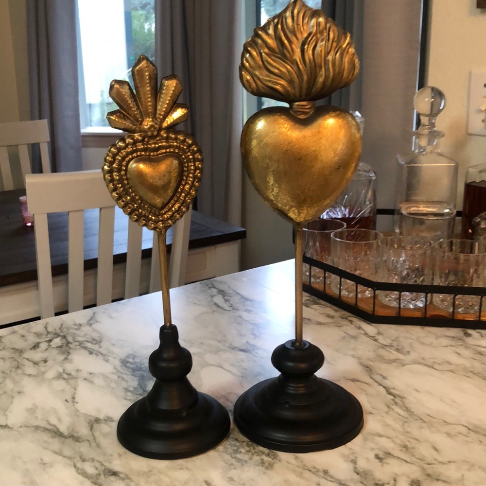 2 metal sacred heart decor